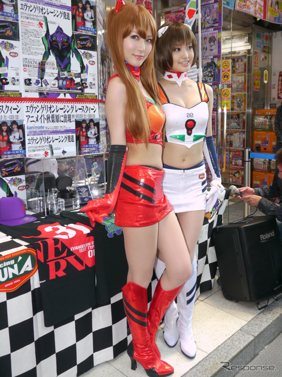 レイ＆アスカのコスプレRQが秋葉原に登場