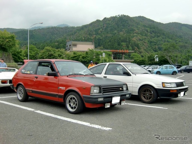 KP61スターレットやAE86カローラレビンも参加