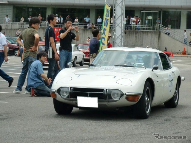 トヨタ2000GTも参加