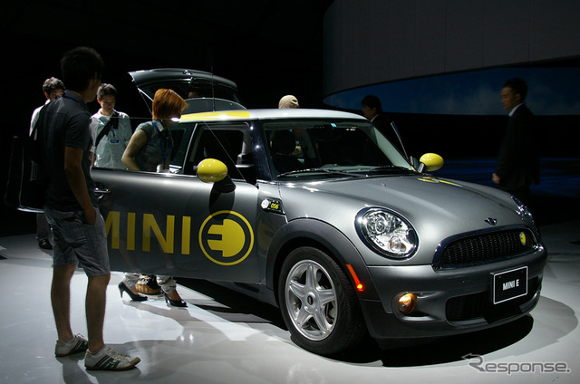 「BMW Group Mobility of the Future - Innovation Days in Japan 2010」では、MINI Eを日本で初めて一般公開した