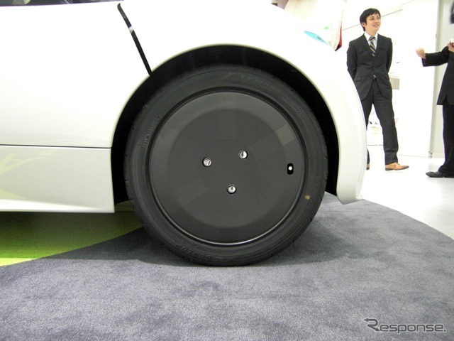 コンセプトカーPU_PA EV。タイヤに、ロードノイズを低減するタイヤコードとしてPEN繊維テオネックスを使用