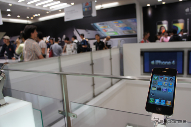 iPhone発売カウントダウンのためソフトバンク表参道に孫正義氏が登場