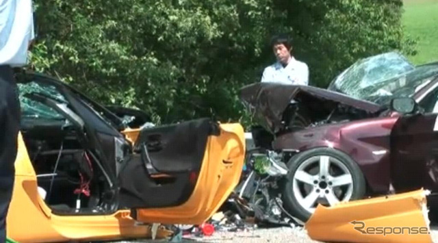 レクサスLFAとBMWの衝突事故映像(画像は動画jキャプチャー)