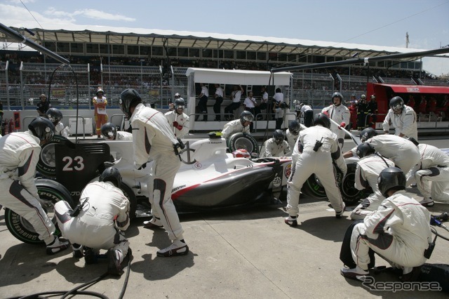 ザウバー、小林可夢偉のピットストップ