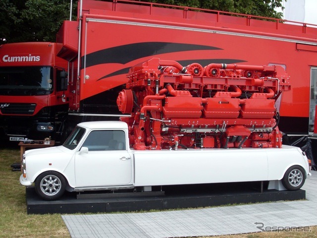 3500psカミンズエンジンを積んだMini。積んだだけで駆動するわけではない。よく見ると自立もしていない。来年は実走してほしい