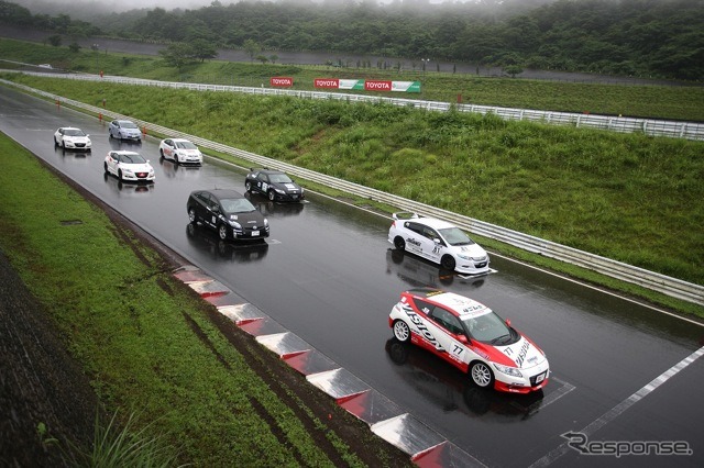 ステージ4:スプリントレーススタートを待つ各チーム