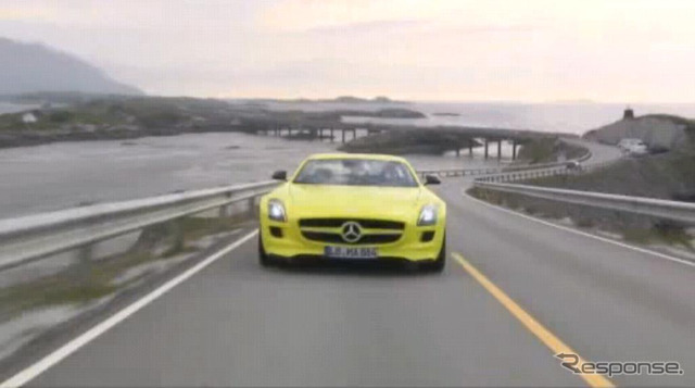 SLS AMG E-CELLをデビッド・クルサードが試乗（画像は動画キャプチャー）