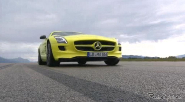 SLS AMG E-CELLをデビッド・クルサードが試乗（画像は動画キャプチャー）