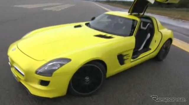 SLS AMG E-CELLをデビッド・クルサードが試乗（画像は動画キャプチャー）