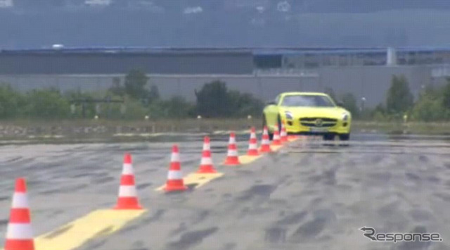 SLS AMG E-CELLをデビッド・クルサードが試乗（画像は動画キャプチャー）