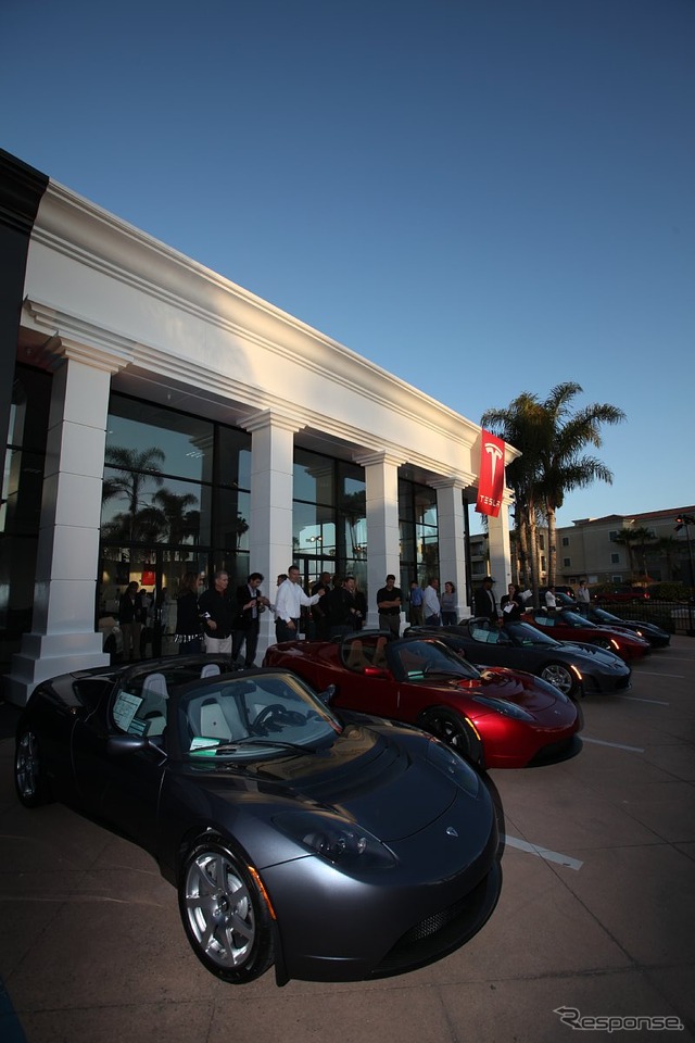 1日、カリフォルニア州ニューポートビーチの新店舗でロードスター2.5の発表イベントが行われた