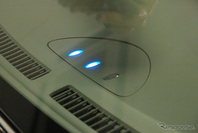 充電中はダッシュボードのランプが点灯する