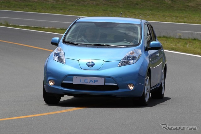 2010年度内に発売予定のEVリーフ。走行時のCO2排出量はゼロだ