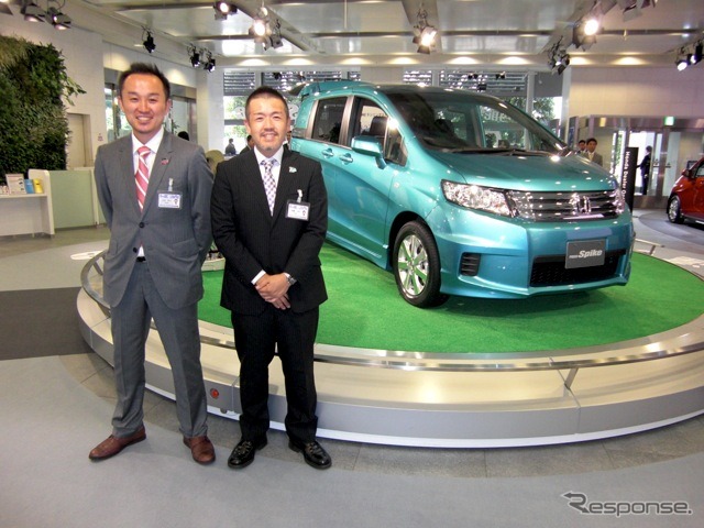向かって左から小池デザイナー、加藤千明デザイナー（エクステリア）