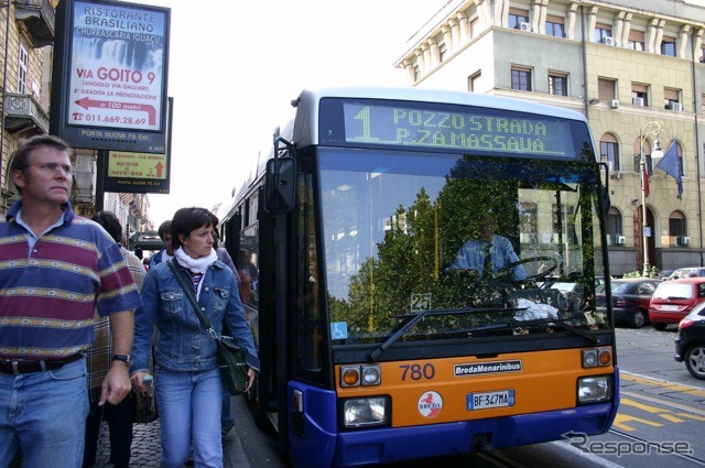 市内路線バス。トリノ