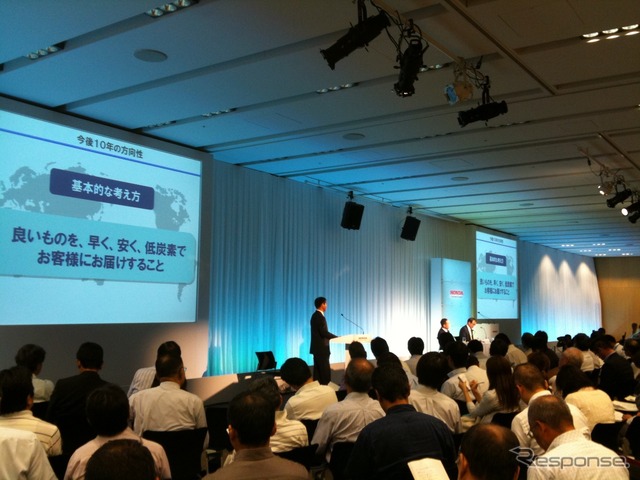 会見でEVとPHVを2012年に発売することを発表した。