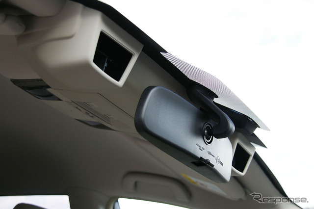 アイサイトver.2の機能を制御するステレオカメラ