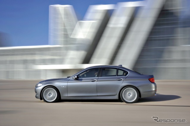 523i