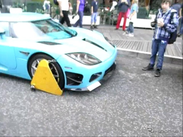 路上駐車（画像は動画キャプチャー）