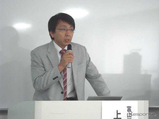 蓄電型地域交通推進協会理事の富山国際大学教授上坂博亨氏