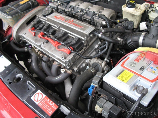 中古車の個体がベースで軽く10万kmを超えていたという145の2リッター・ツインスパークエンジン。下手にエンジンチューニングを施して12時間という長丁場でトラブルに見舞われるよりは、フルノーマルの方が有利だという考え方はむしろ正しい