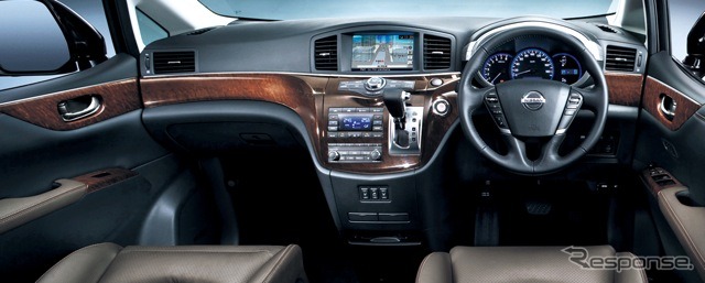エルグランド新型。350Highway Star Premium、内装色：ダークエスプレッソ