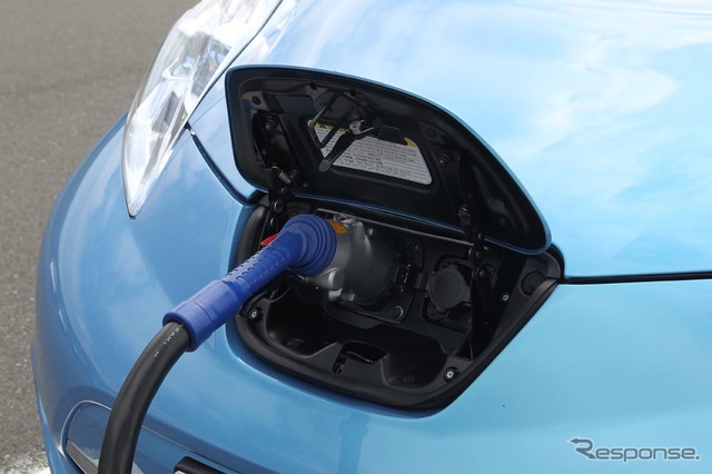 日産と神奈川県はEVタクシーとしてリーフ42台を導入する（写真はプロトタイプ）