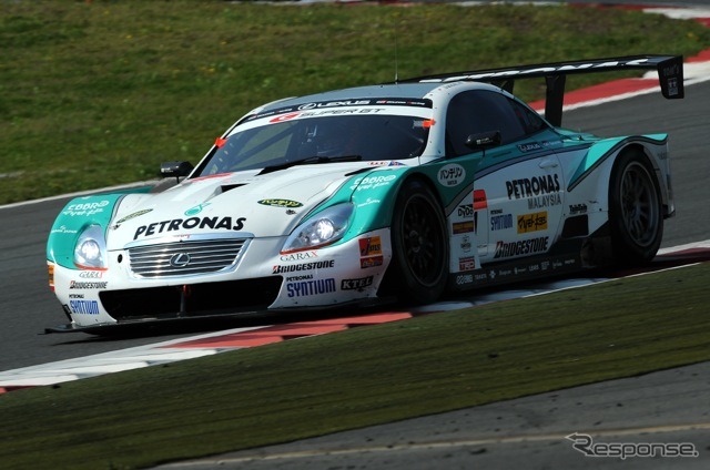 脇阪選手がドライブするPETRONAS TOM'S SC430