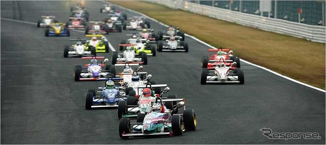 F4レース風景