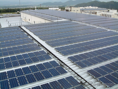 画像は滋賀八日市工場の太陽光発電システム(2005年導入)