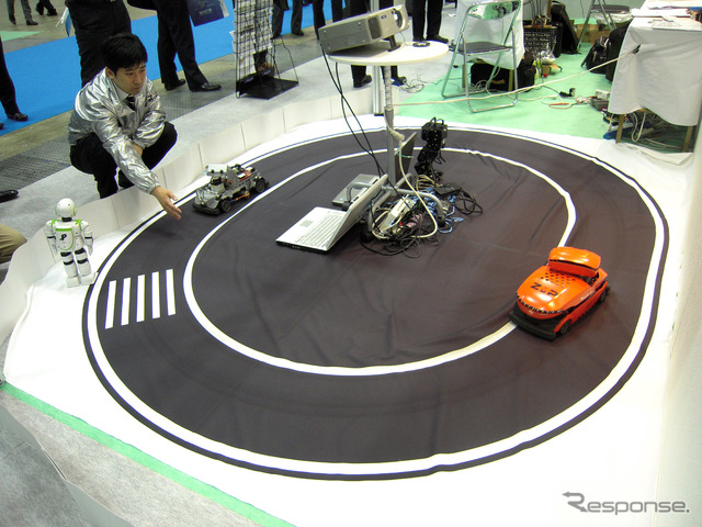 ZMP RoboCar(写真は1/10)