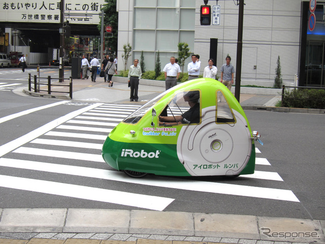 秋葉原を走行するエコルンバ号