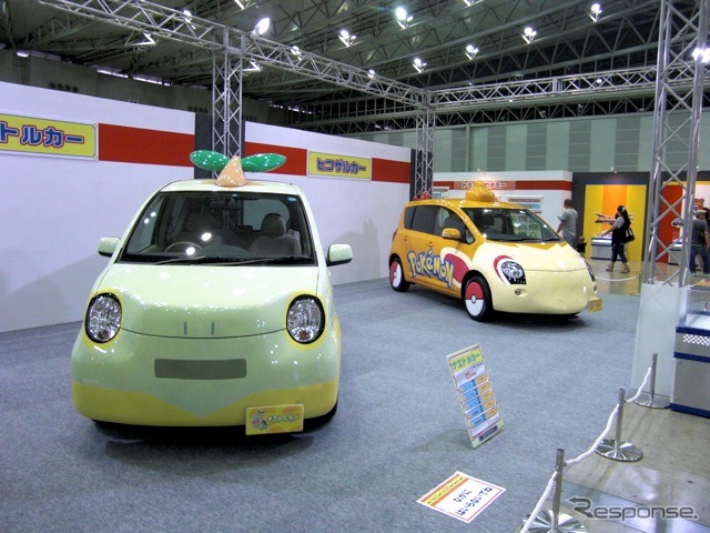ポケモンカー。向かって左がナエトル、右がヒコザル