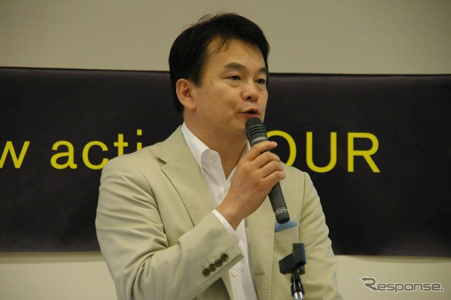 ワークショップでスピーチをおこなう清水市長