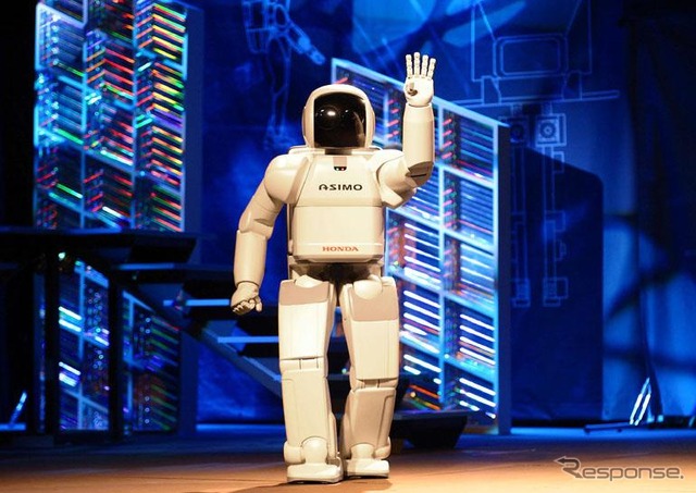ホンダ『ASIMO』が欧州デビュー「人間型ロボットの挑戦」