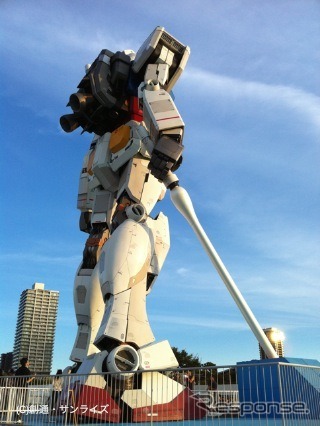 東静岡の実物大ガンダムに赤いシャア専用ザクがARで登場