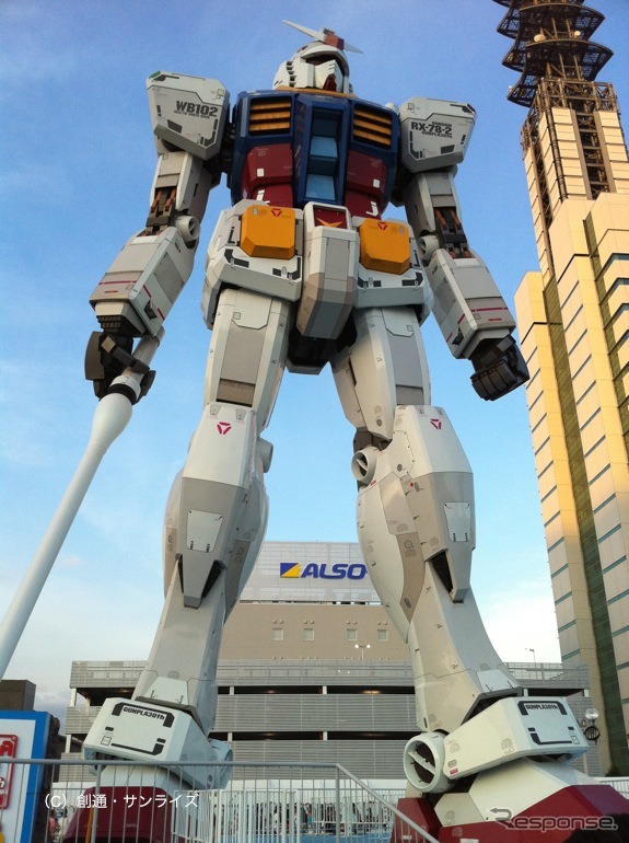 東静岡の実物大ガンダムに赤いシャア専用ザクがARで登場