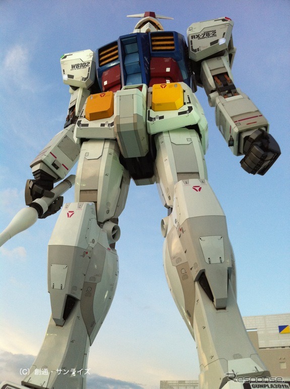 東静岡の実物大ガンダムに赤いシャア専用ザクがARで登場