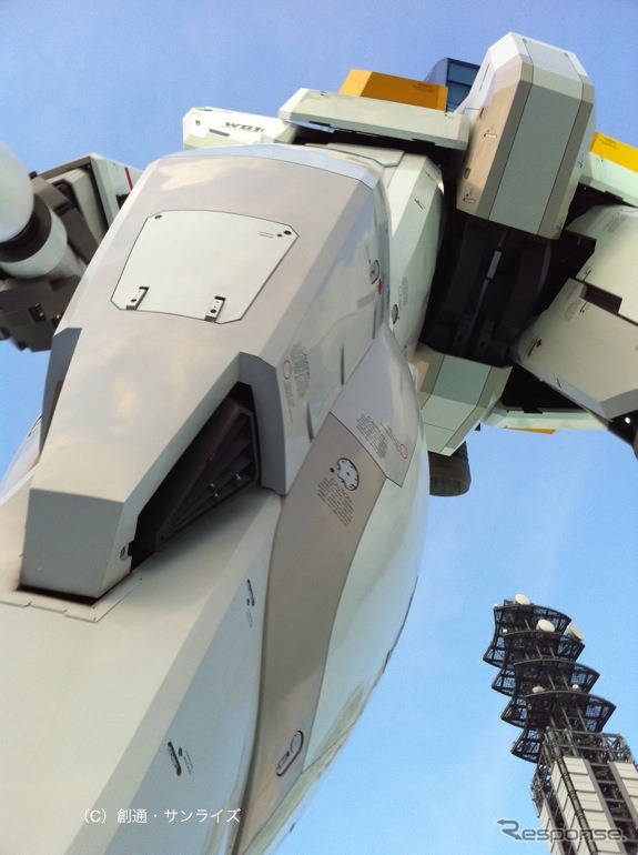 東静岡の実物大ガンダムに赤いシャア専用ザクがARで登場