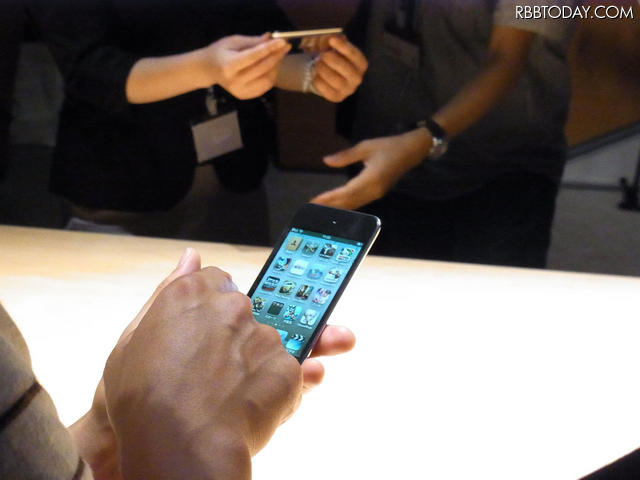 iPod touchのタッチ感もよりスムーズになった印象 iPod touchのタッチ感もよりスムーズになった印象