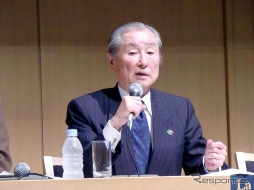 記者会見（9日、東京）