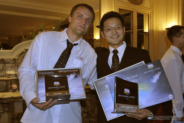 2位のスロベニアのアンドレイさん（左）と永塚伸洋さん