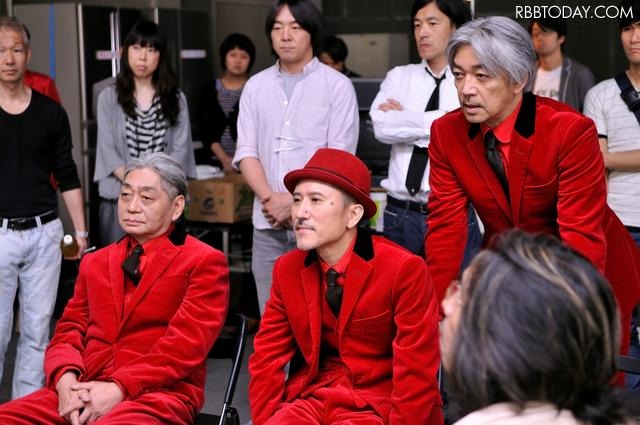 名曲「RYDEEN」とともにYMO出演の「ポッキー」CM、TVに先駆け公開 CM撮影メイキングの様子