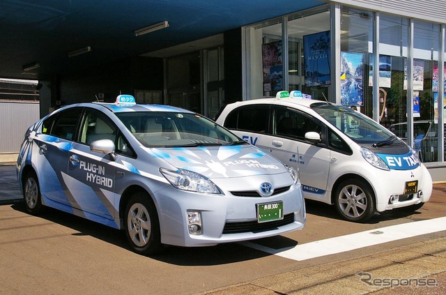 柏崎タクシーが導入したプリウスPHVとi-MiEV