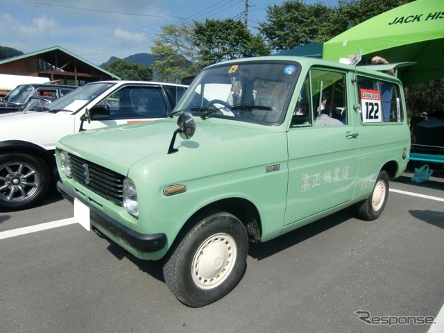 こんなかわいらしい軽自動車も参加。マツダ・ポーターバン