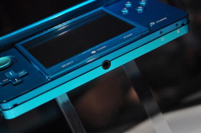 【E3 2010】ニンテンドー3DSは4カラーが展示 【E3 2010】ニンテンドー3DSは4カラーが展示
