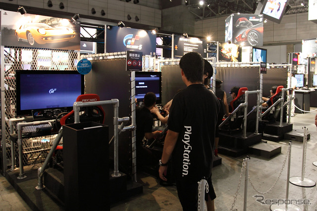 体験筐体（画像は東京ゲームショウ2010）