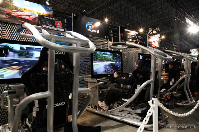 体験筐体（画像は東京ゲームショウ2010）