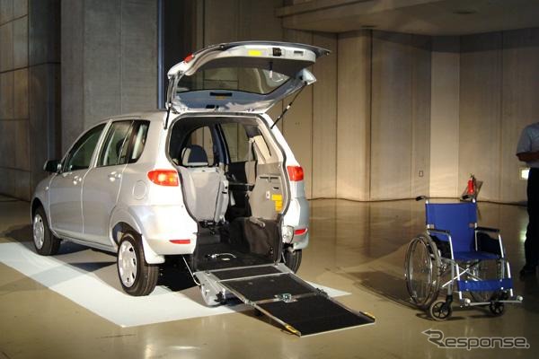 マツダE&T、スロープ式車椅子送迎車の生産累計1万台