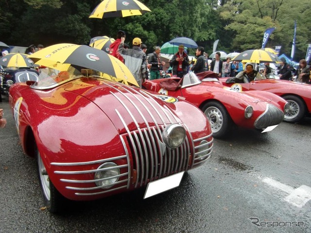 フィアット508Cアラドーロ(左)